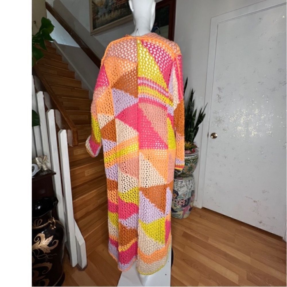 New FREE PEOPLE
Chasing Rainbows Cardi In Tropical Rainbow Combo - Picture 6 of 8